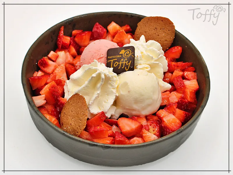 Fragolata con Panna e Gelato
