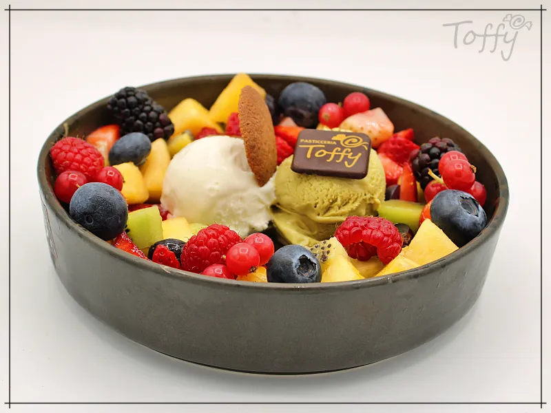 Macedonia di Frutta con Gelato